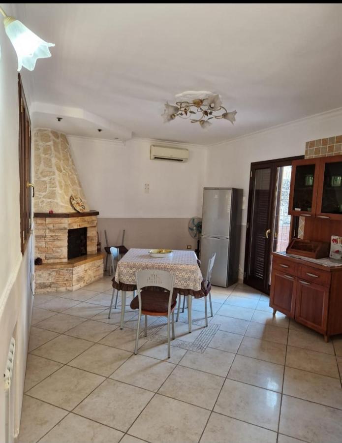 Appartement La Casa Di Mammà à Naples Extérieur photo